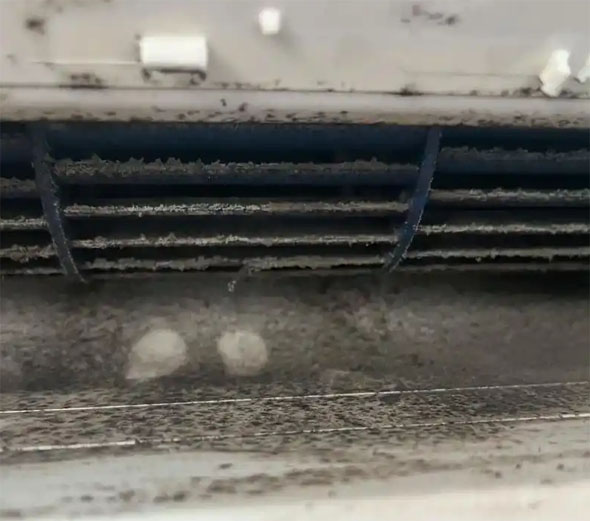 博野空调吹的风有股烧焦味是怎么回事